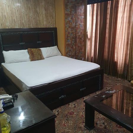 Town Guest House Toba Tek Singh Экстерьер фото