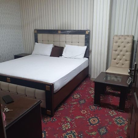 Town Guest House Toba Tek Singh Экстерьер фото