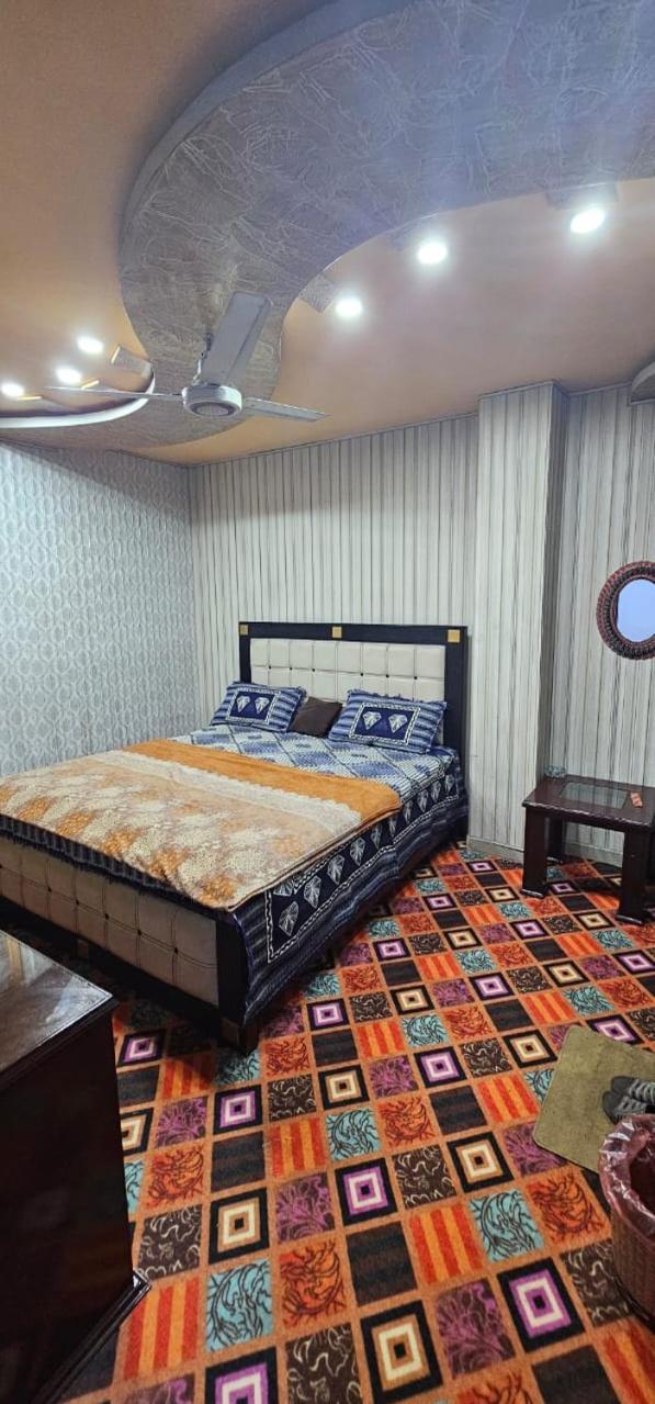 Town Guest House Toba Tek Singh Экстерьер фото