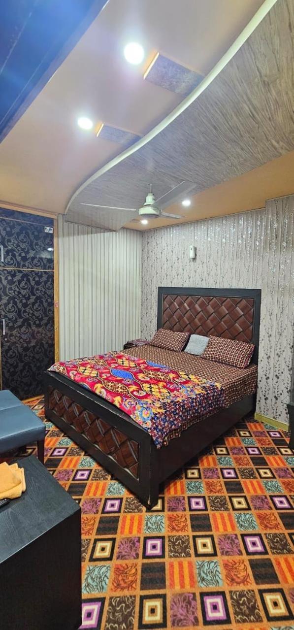 Town Guest House Toba Tek Singh Экстерьер фото