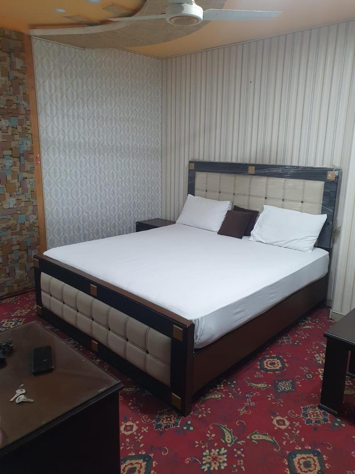 Town Guest House Toba Tek Singh Экстерьер фото