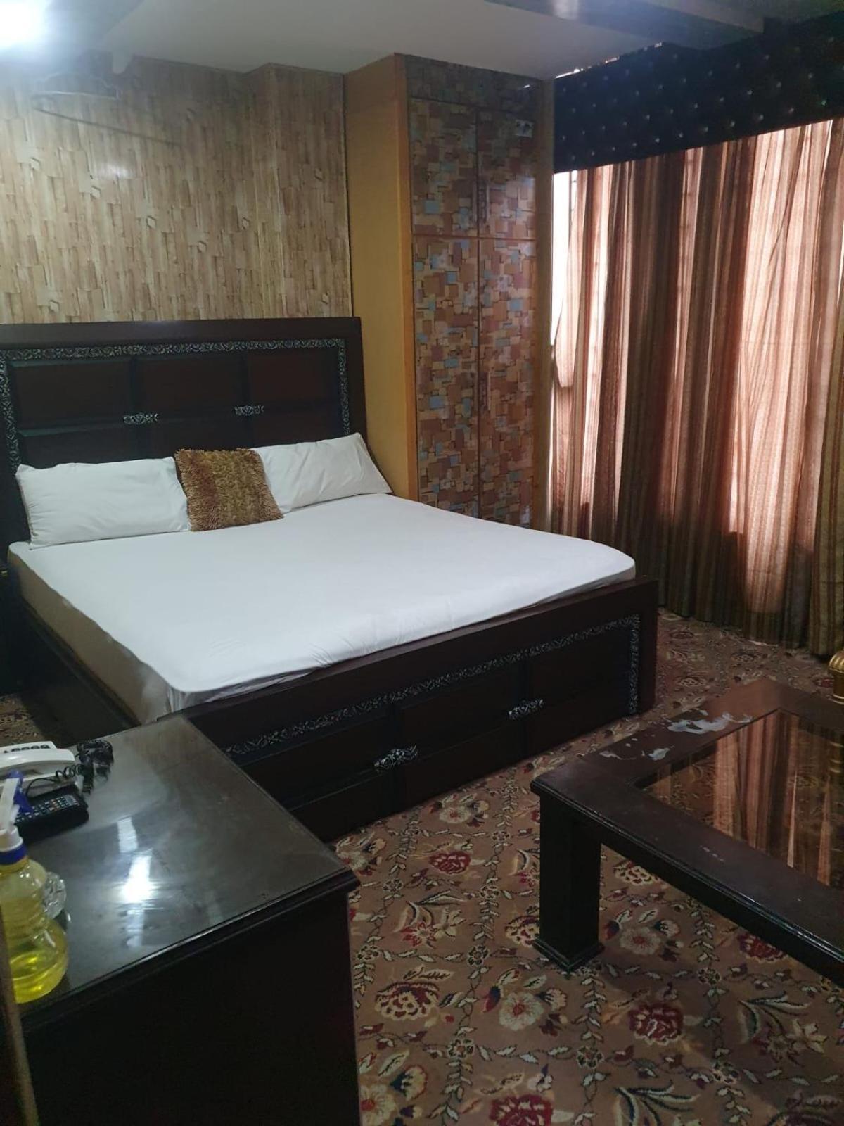 Town Guest House Toba Tek Singh Экстерьер фото