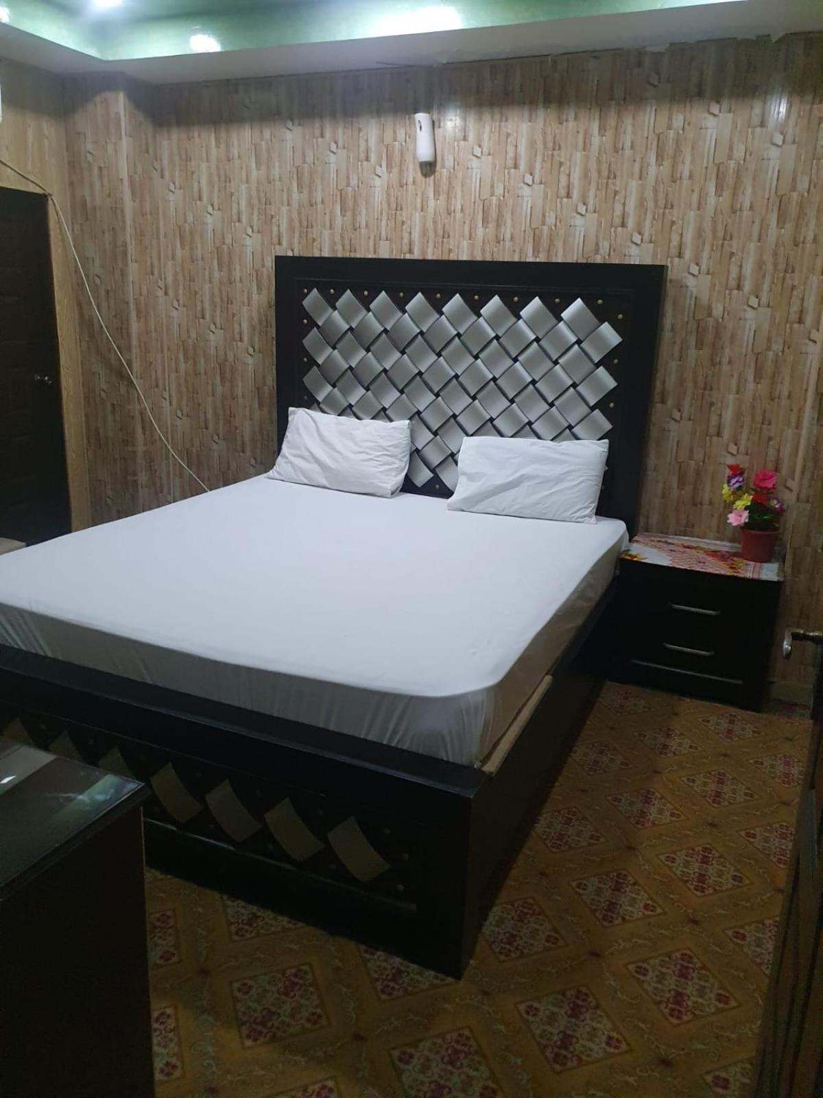 Town Guest House Toba Tek Singh Экстерьер фото